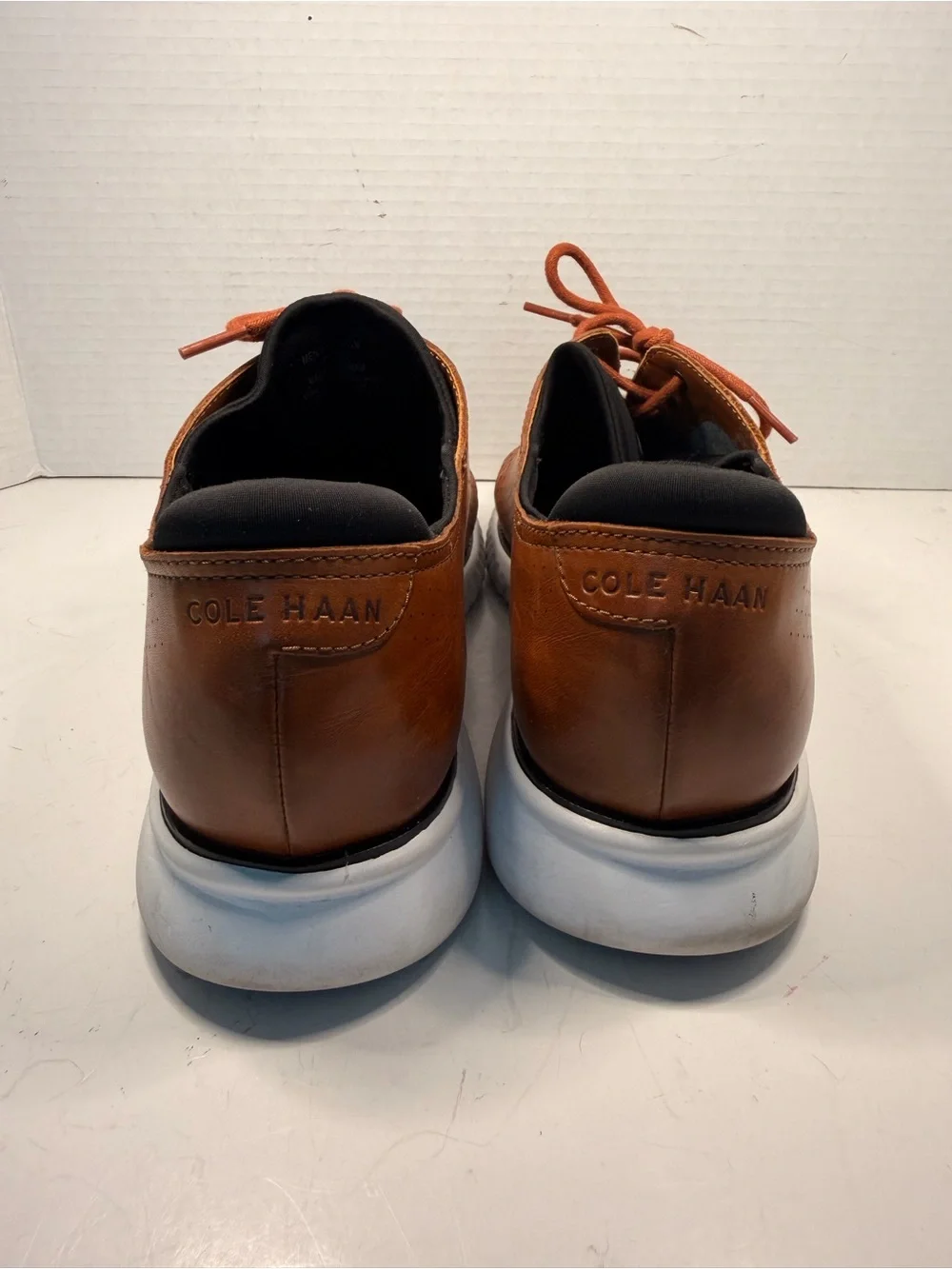 Cole Haan Men's 2. ZEROWGRAND Perforated Leather Laser Cut Oxfords Size 10.5